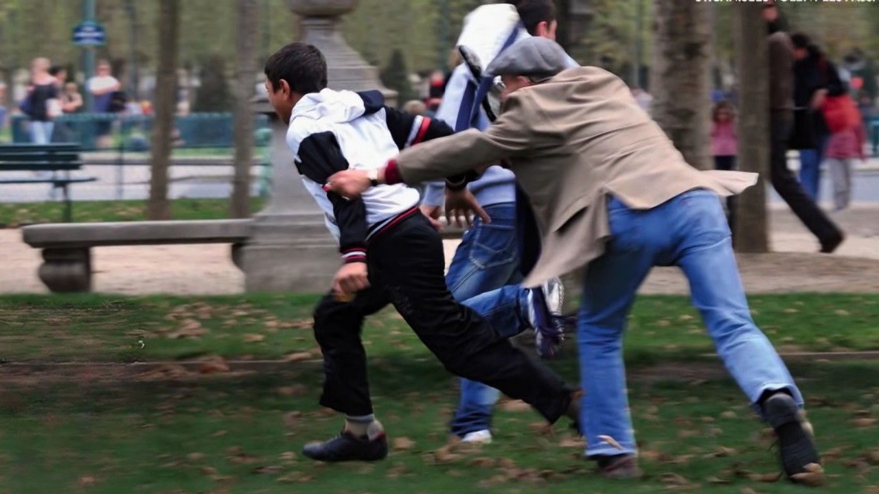 Le gang des fausses sourdes-muettes à Paris