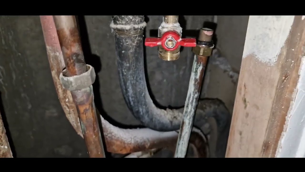 Il faut toujours couper l'eau pendant votre absence | #degats #infiltration #fuitedeau @Sanslimite